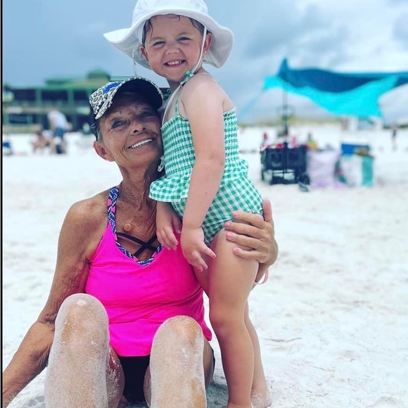 Meet your Posher, Rosalyn - Picture 4 of 5